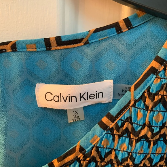 Calvin Klein Blouse you don’t want to pass up - Picture 2 of 9